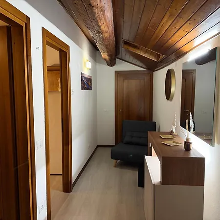 Isola One Apartamento *